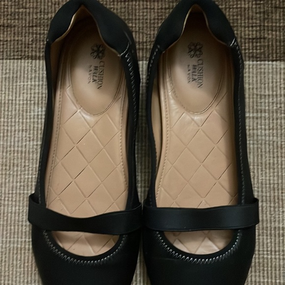 BLACK flats - Picture 2 of 2